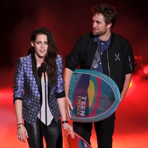 Kristen Stewart e Robert Pattinson participaram do Teen Choice Awards no domingo (22/7/12)