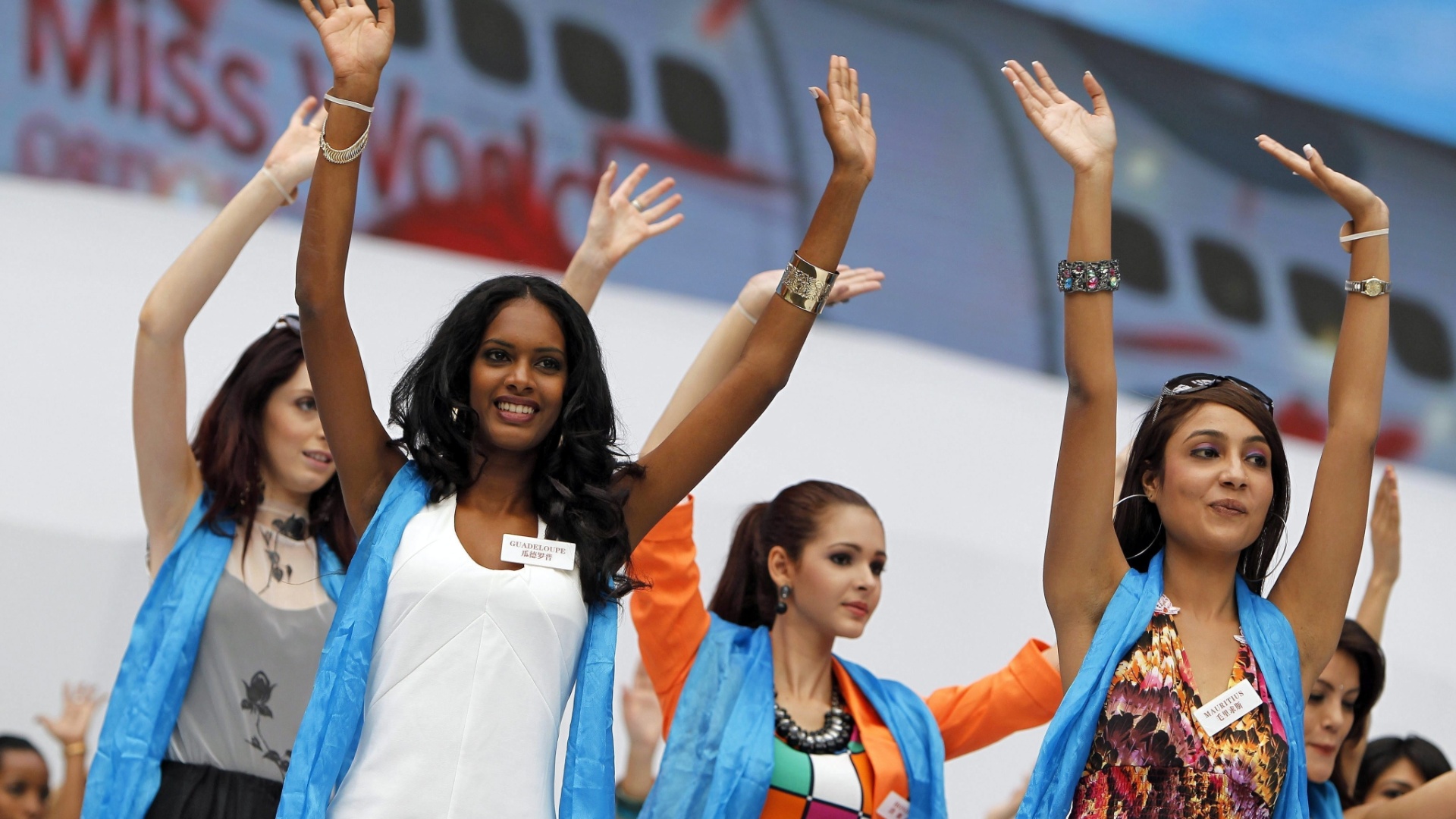 23.jul.2012 - Ensaio para a cerimônia inaugural do concurso Miss Mundo 2012 - How Hwee Young/EFE 