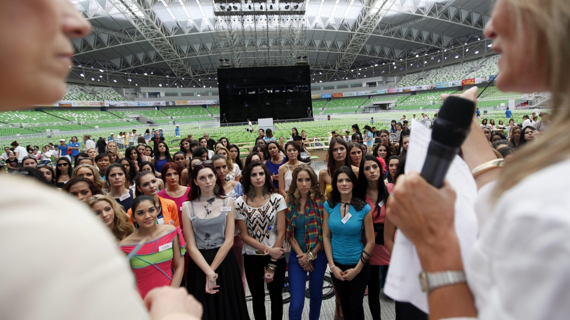 23.jul.2012 - Ensaio para a cerimônia inaugural do concurso Miss Mundo 2012 - How Hwee Young/EFE 