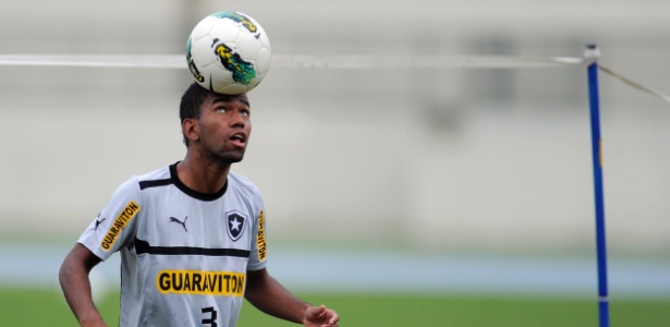 Cidinho atuou ao lado de Vitinho no treinamento do Botafogo - Fabio Castro/AGIF