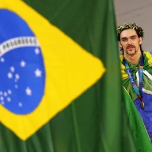 Giba foi flagrado em 2003 por uso de maconha e ficou suspenso pela Federação Italiana de Vôlei por cinco meses - AFP PHOTO DAMIEN MEYER