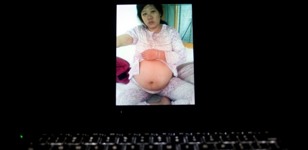 Foto de Pan Chunyan publicada na internet por seu marido Wu Liangjie. Pan teve um aborto forçado no oitavo mês da gestação do terceiro filho. Na China crescem os relatos de mulheres submetidas a abortos tardios - Sim Chi Yin/The New York Times