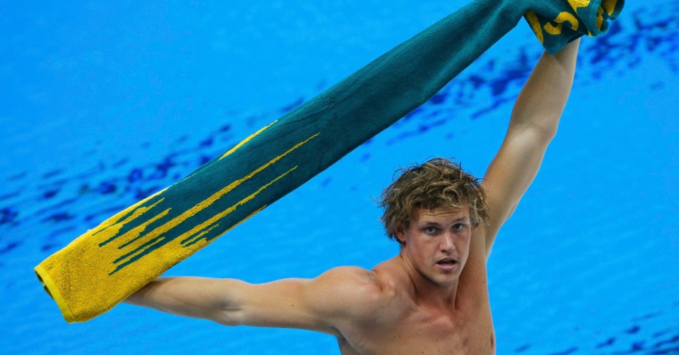 Nadador australiano Kenrick Monk sai da piscina do centro aquático do pré-olímpico após sessão de treinos (23/07/2012)