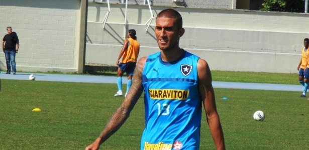 Ainda sem jogar em 2013, Rafael Marques foi o destaque em jogo-treino - Bernardo Gentile/UOL Esporte