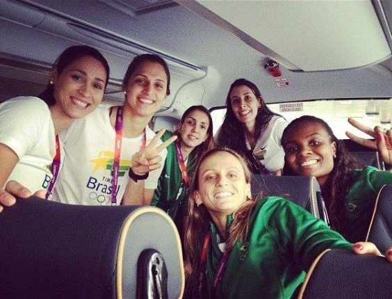 Seleção brasileira feminina de vôlei também já está em Londres