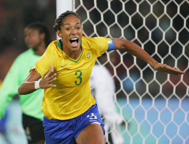 Aline Pellegrino foi capitã da seleção brasileira e um dos destaques do Brasil ao lado de Marta - Greg Baker/AP