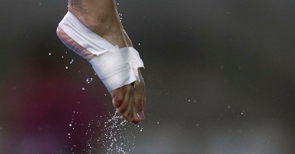 Atleta de saltos ornamentais executa movimento em treino para os Jogos Olímpicos de Londres (24/07)