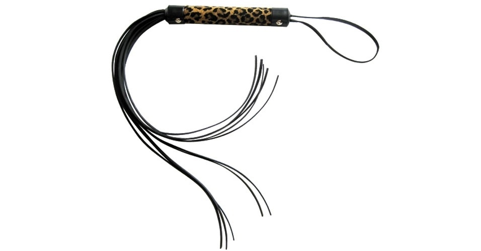 Foto 4 Chicote em couro com cabo revestido em pelúcia - Divulgação