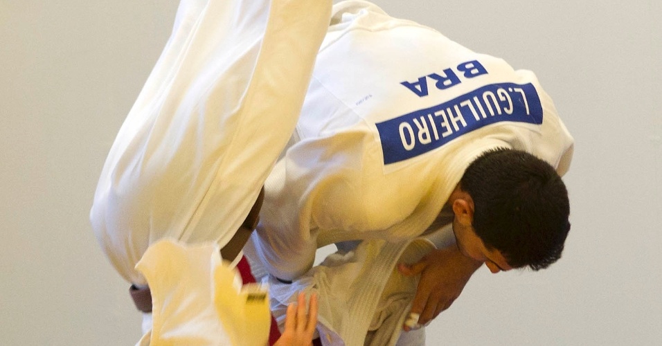 Leandro Guilheiro treina com a equipe brasileira de judô para os Jogos Olímpicos de Londres