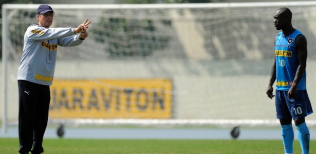 Seedorf treinou normalmente nesta quinta e deve enfrentar o Sport, no domingo - Fabio Castro/Agif