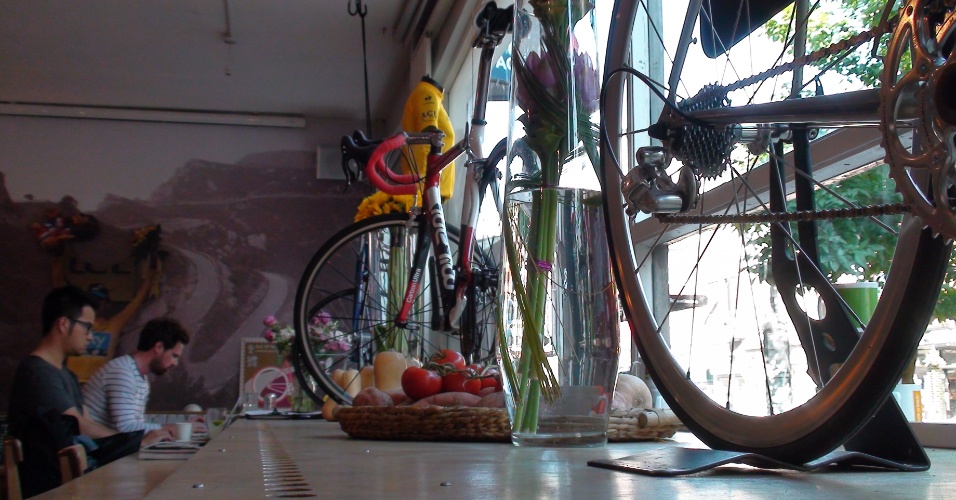 Uma das modas de Londres são os "cafés ciclistas", mistura de bicicletaria e lanchonetes que atrai os fanáticos pela modalidade