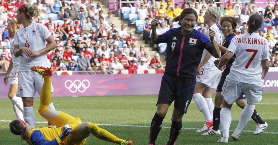 A japonesa Nahomi Kawasumi vibra com gol contra o Canadá