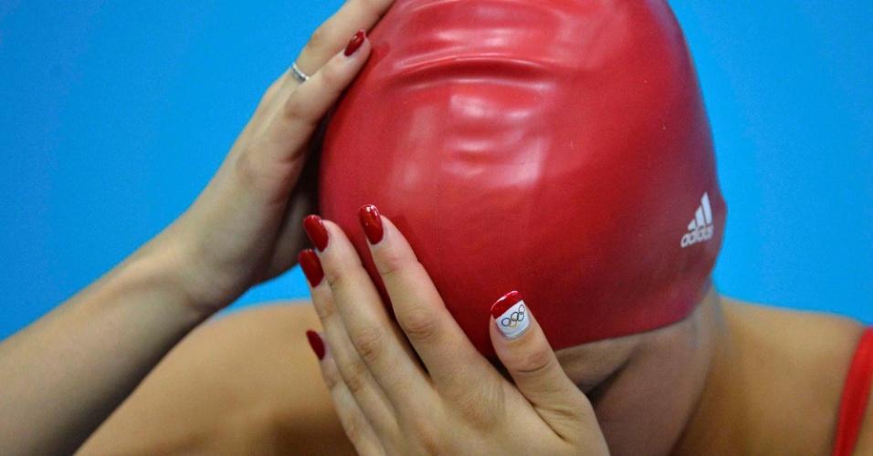 Aimee Willmott desenhou os aros olímpicos nos dedões e pintou as outras unhas de vermelho, uma das cores da bandeira britânica