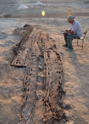 Arqueólogos encontram barca funerária da 1ª dinastia faraônica no Egito (25/7/12) - EFE