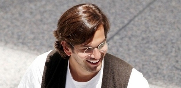 Ashton Kutcher, caracterizado de Steve Jobs, nos bastidores de "Jobs" (2012)