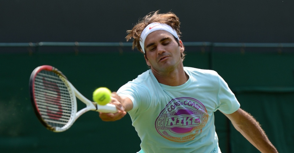 Favorito ao ouro, Federer treina na grama de Wimbledon nesta quarta-feira (25)