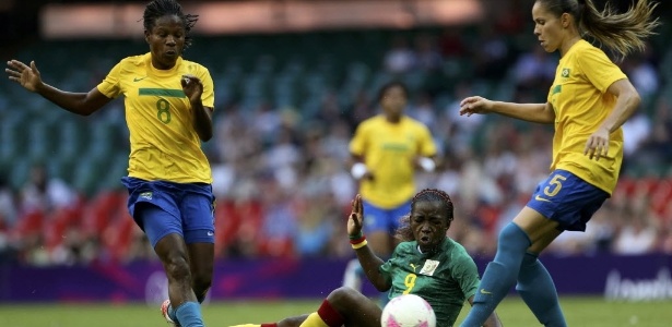 Formiga (esq.) completou 100 jogos pela seleção brasileira diante da Nova Zelândia, neste sábado