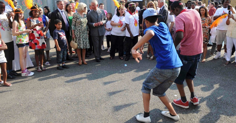 Príncipe Charles e Duquesa Camilla em apresentação comunitária em Tottenham, norte de Londres (25/07/2012)