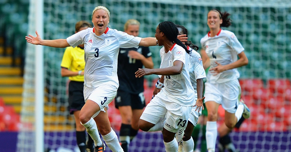 Stephanie Houghton, do Reino Unido, comemora o gol marcado contra a Nova Zelândia