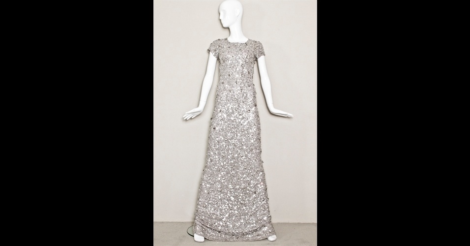 Vestido longo prata bordado; R$ 5.400, na Patricia Bonaldi (Tel.: 11 3062-5020). Preço pesquisado em julho de 2012 e sujeito a alterações - Divulgação