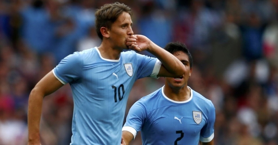 Gaston Ramirez comemora gol do Uruguai nos Jogos Olímpicos de Londres