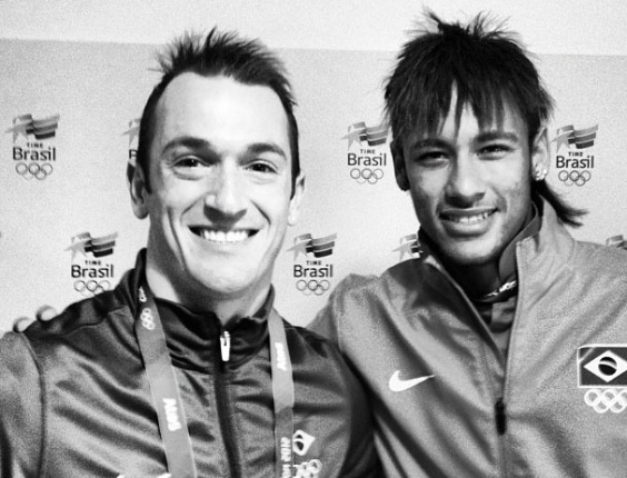 Ginasta Diego Hypolito posta foto de seu encontro com Neymar na Vila Olímpica