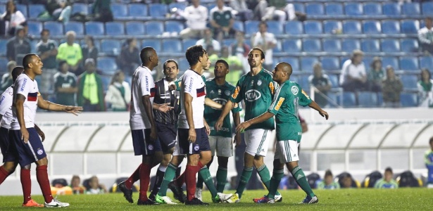 Contra o Botafogo, pela Sul-Americana, apenas 3.833 pessoas estiveram em Barueri - Fernando Donasci/UOL