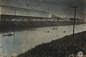 No site é possível ver curiosidades como a última regata ocorrida no Rio Tietê, em 1972. O pavilhão do Anhembi aparece ao fundo - Divulgação/Museu dos Eventos do Anhembi