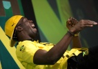 Bolt diz não pensar em recordes e brinca sobre camisinha na Vila Olímpica: 