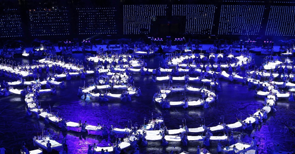Cerimônia de abertura dos Jogos Olímpicos de Londres foi cheia de luzes
