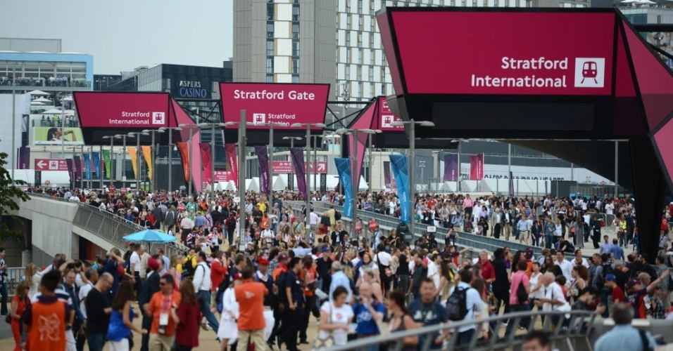 Espectadores começam a chegar no Parque Olímpico de Londres para a abertura dos Jogos 