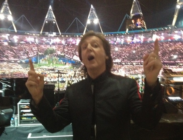 Músico britânico Paul McCartney momentos antes da sua apresentação na cerimônia de abertura dos Jogos
