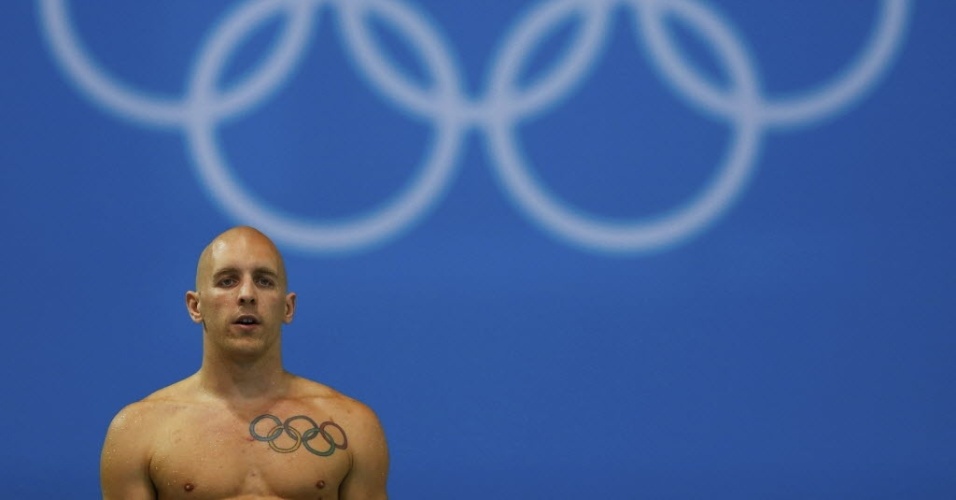 O britânico Nicholas Robinson-Baker, do saltos ornamentais, tem tatuagem tamanho GG dos aros olímpicos no peito