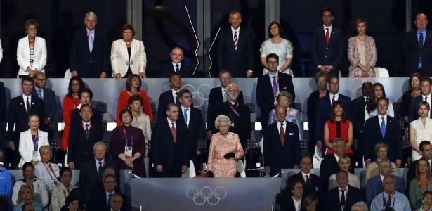 Rainha Elizabeth II acompanha a cerimônia e abertura dos Jogos Olímpicos de Londres