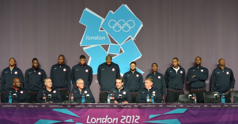 Seleção masculina de basquete dos Estados Unidos concede coletiva à imprensa internacional no Parque Olímpico de Londres, nesta sexta-feira.