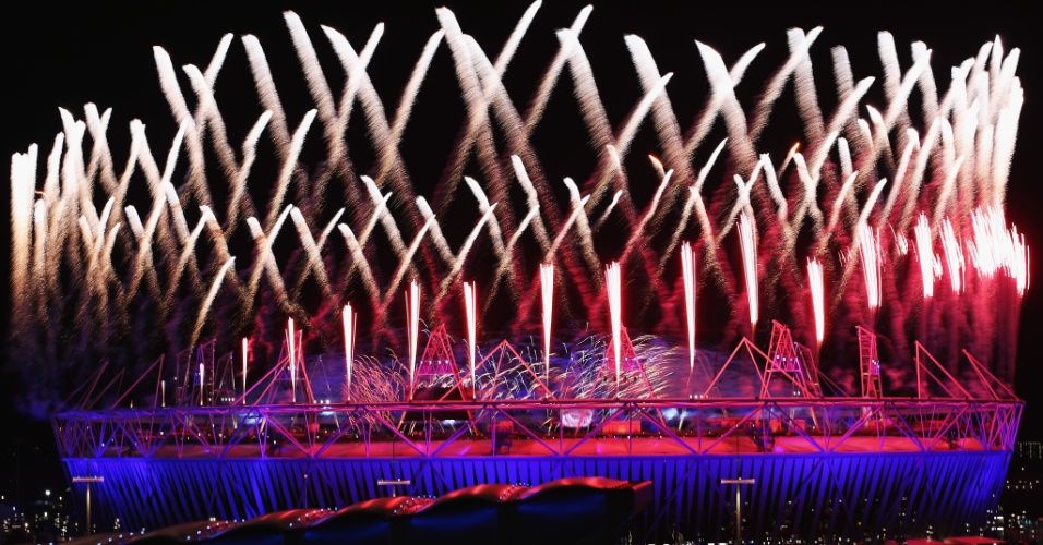 Show de fogos ilumina céu de Londres após cerimônia de abertura dos Jogos Olímpicos