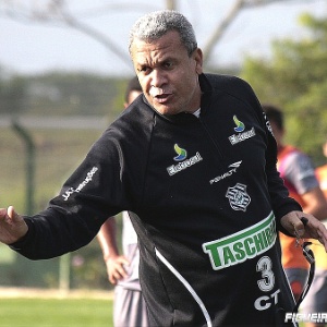 Técnico Hélio dos Anjos comandou treino, mas não confirmou a equipe que estreia na Sul-Americana - Luiz Henrique/Site oficial do Figueirense