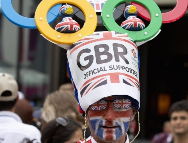 Torcedor britânico se fantasia para acompanhar cerimônia de abertura dos Jogos Olímpicos