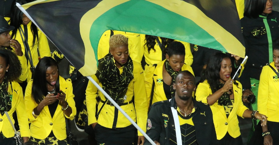 Velocista Usain Bolt lidera delegação da Jamaica durante desfile na cerimônia de abertura das Olimpíadas