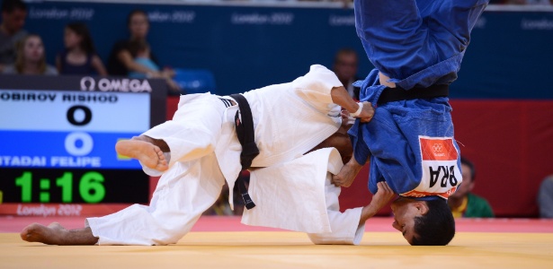 O judoca brasileiro Felipe Kitadai sofreu um ippon de uzbeque Rishod Sobirov e foi eliminado