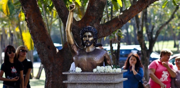 Busto de bronze levou 3 meses para ficar pronto; irmão Raí está no exterior - Leandro Moraes/UOL