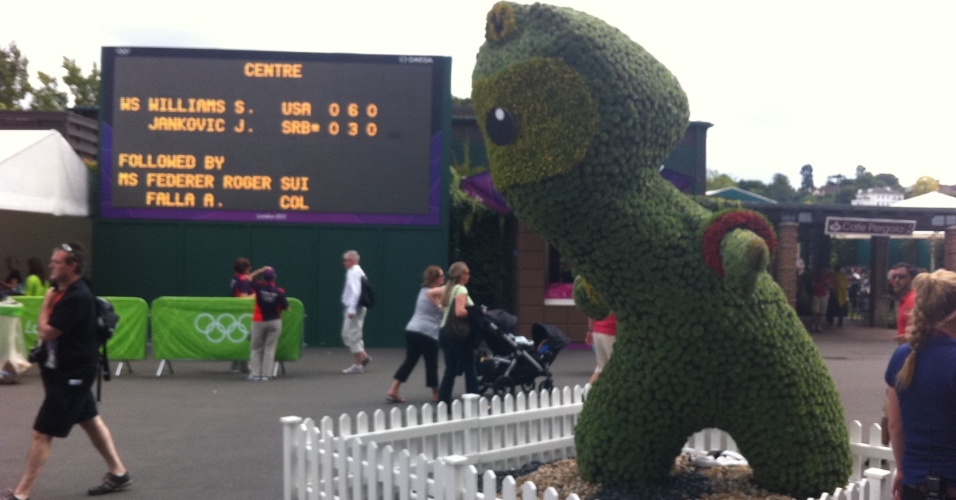 Mascote olímpico ganha forma de grama no complexo de Wimbledon