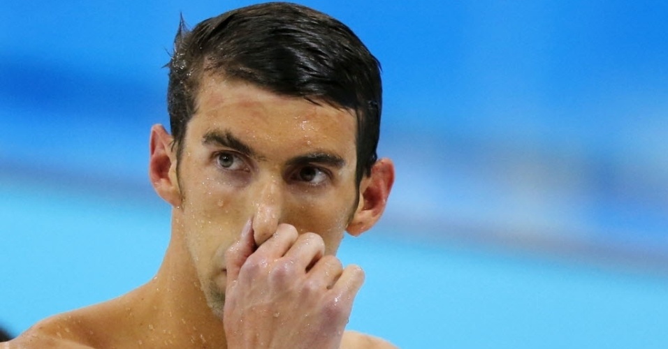 Nadador americano Michael Phelps mostra decepção após ficar fora de pódio em Londres