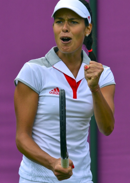 No jogo entre a norte-americana Christina Mchale e a sérvia Ana Ivanovic (f), a igualdade dos vestidos também chamou a atenção