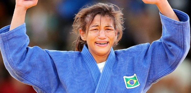 Sarah Menezes chora depois de conquistar a única medalha de ouro do Brasil no judô em Londres