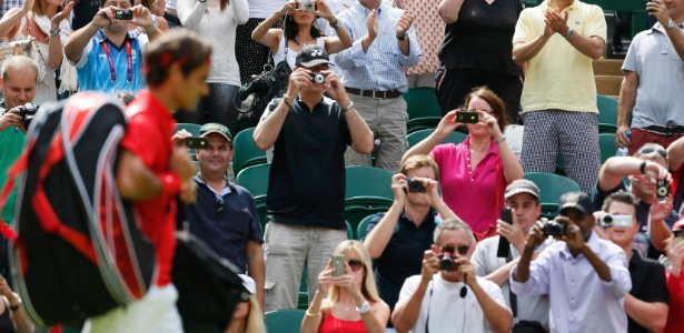 Federer chega à quadra central de Wimbledon para partida de estreia na Olimpíada contra Alejandro Falla