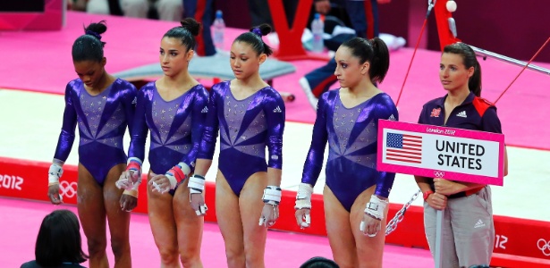 Equipe dos EUA é apresentada antes de iniciar aparelho nas eliminatórias da ginástica artística
