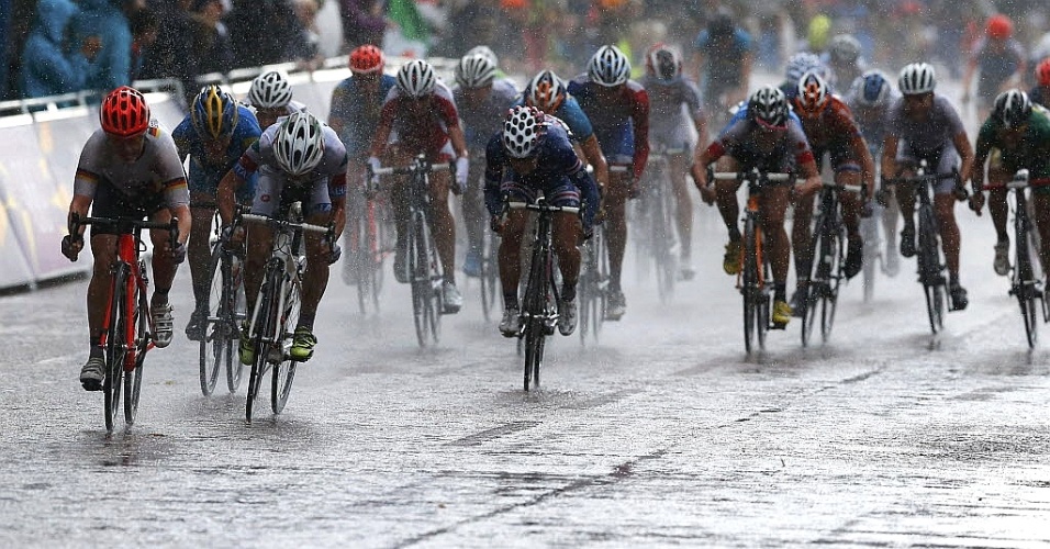 Competição de estrada do ciclismo feminino sofreu com a chuva; o ouro foi de Marianne Vos, da Holanda