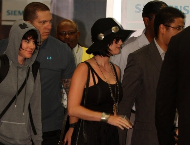 Katy Perry desembarca no Brasil para divulgar filme (29/7/12)