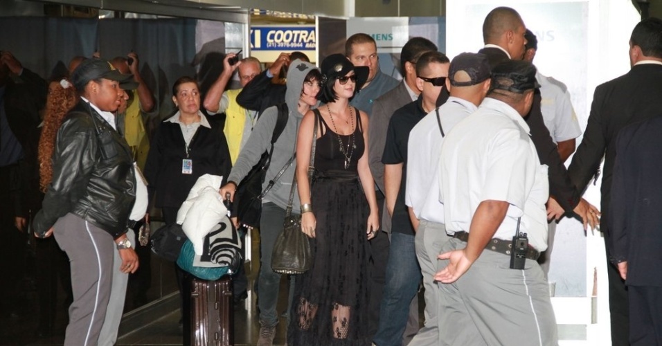 Katy Perry desembarca no Brasil para divulgar filme (29/7/12)